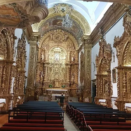 לינה וארוחת בוקר Sao Pedro 3*